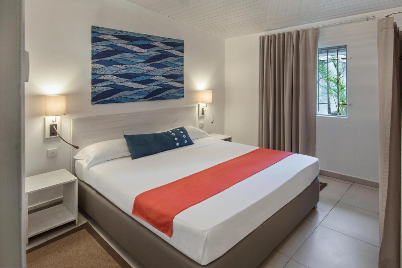 Astroea Beach Hotel (Adults Only) Blue Bay Bagian luar foto